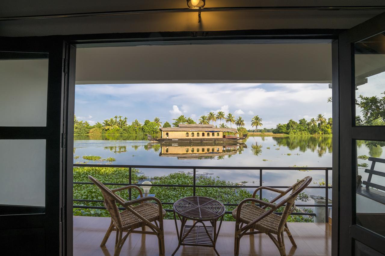Warmth Lake Haven Alappuzha Екстериор снимка