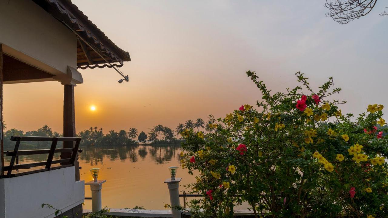 Warmth Lake Haven Alappuzha Екстериор снимка