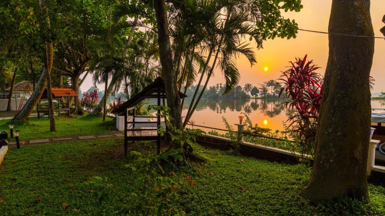 Warmth Lake Haven Alappuzha Екстериор снимка