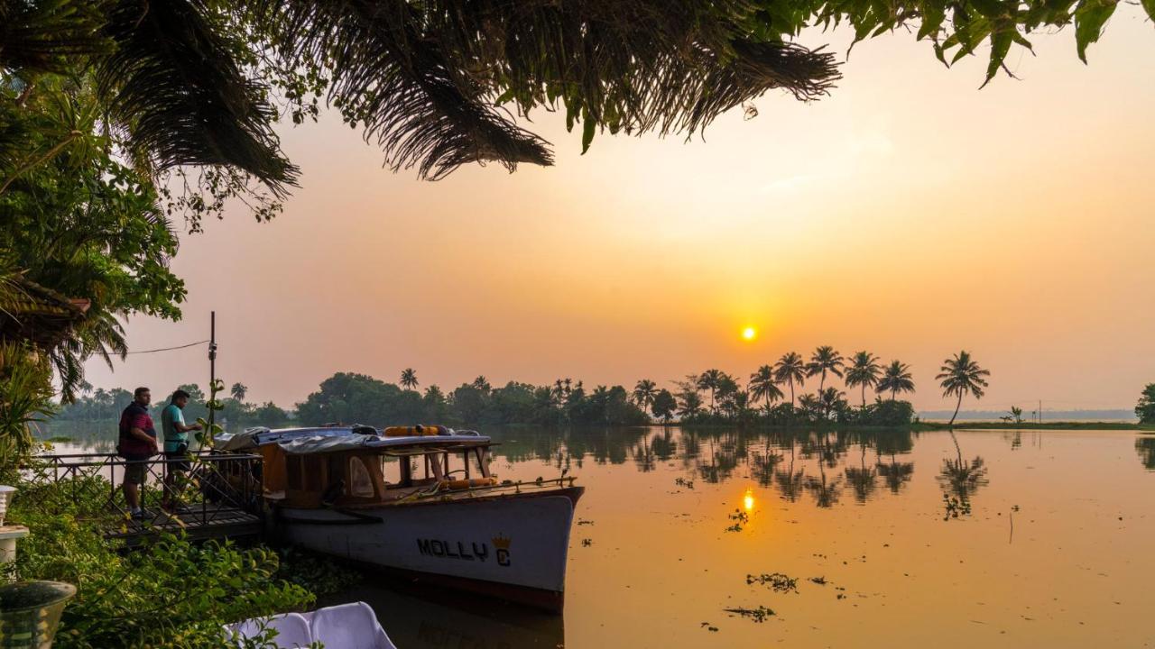 Warmth Lake Haven Alappuzha Екстериор снимка